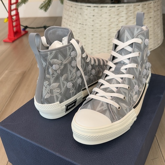 DIOR B23 HIGH-TOP
LILY OF THE VALLEY EMBROIDERY - Picture 3 of 13